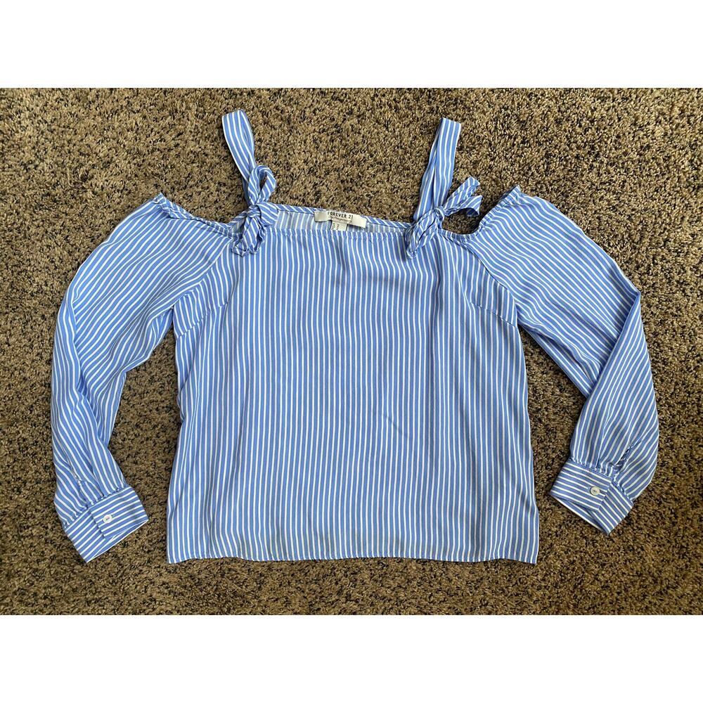 Forever 21 Contemporary cold shoulder top, size M